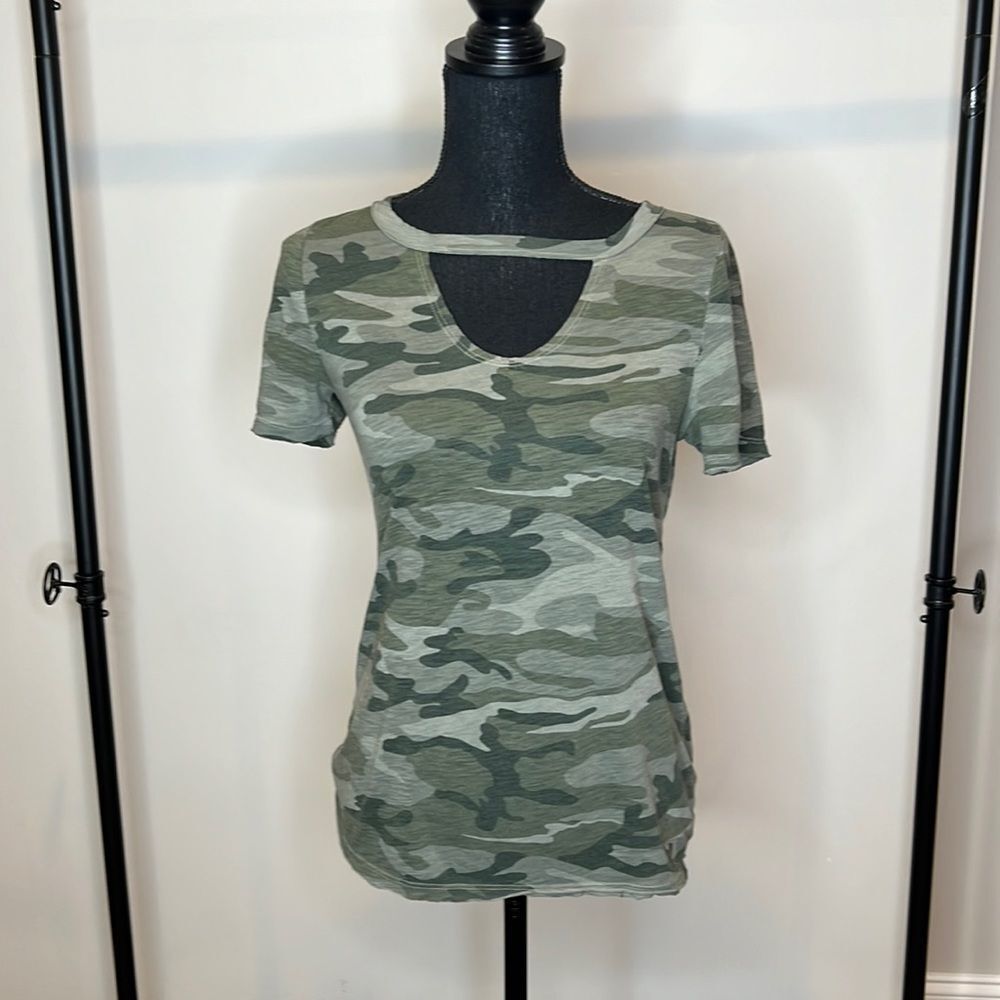 Anthropologie t-shirt. Size xs